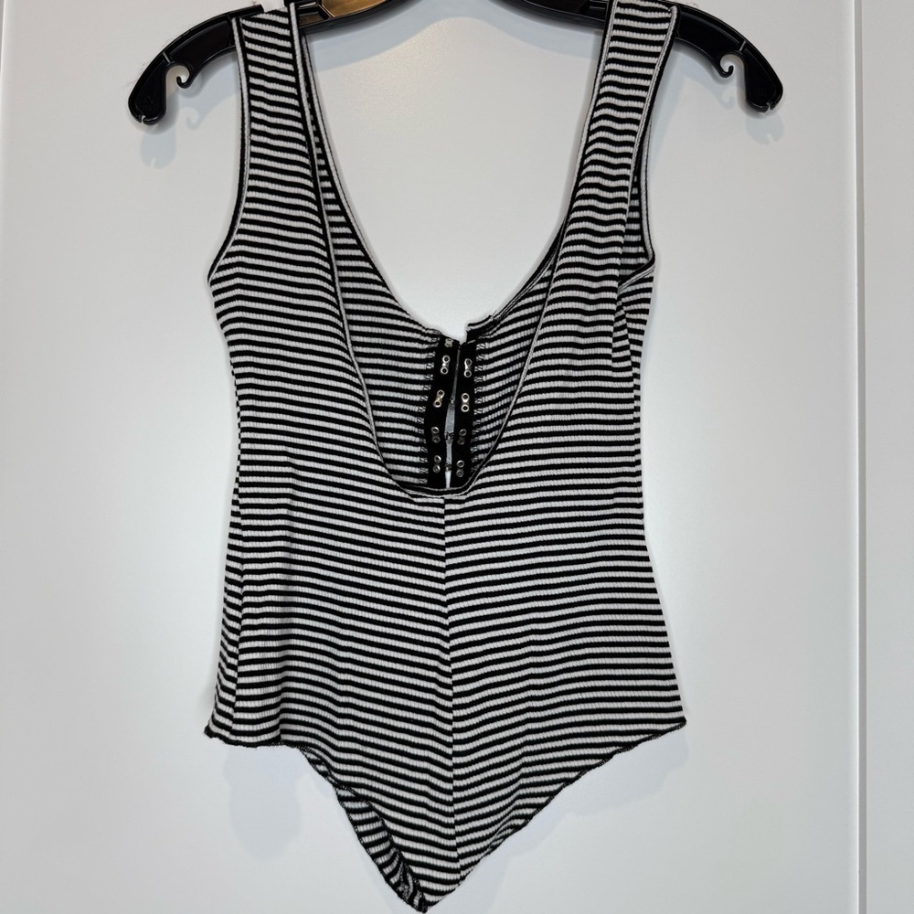 Emma & Sam rayon /spandex bl/white bodysuit medium - Picture 3 of 13